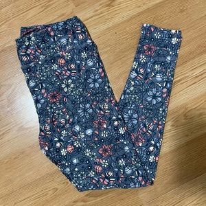 Leggings by LulaRoe. Size Tall and Curvy.